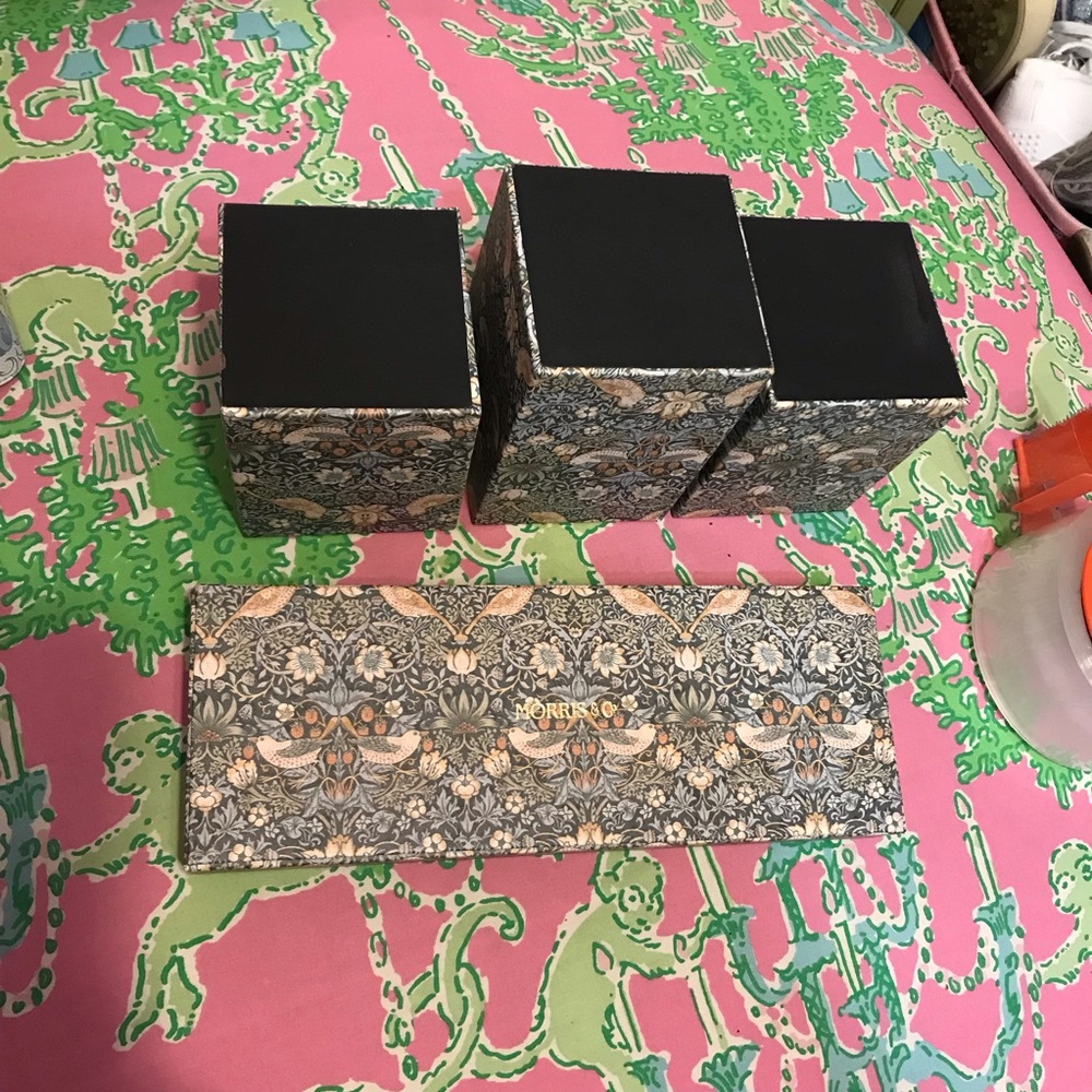 Morris & Co Floral Strawberry Thief multi purpose storage Desk 4 piece Set - Picture 4 of 4